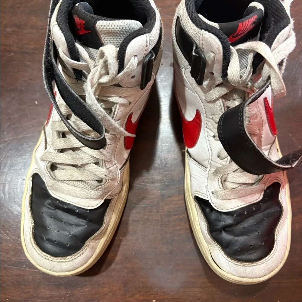 Nike White and Black Nike Court Borough Mid 2 Kids 6.5 Sneaker